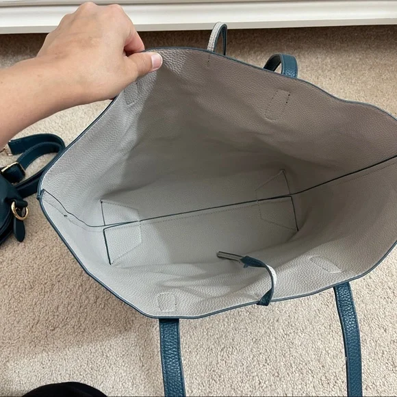 Vegan leather tote with insert n crossbody strap - Picture 3 of 10